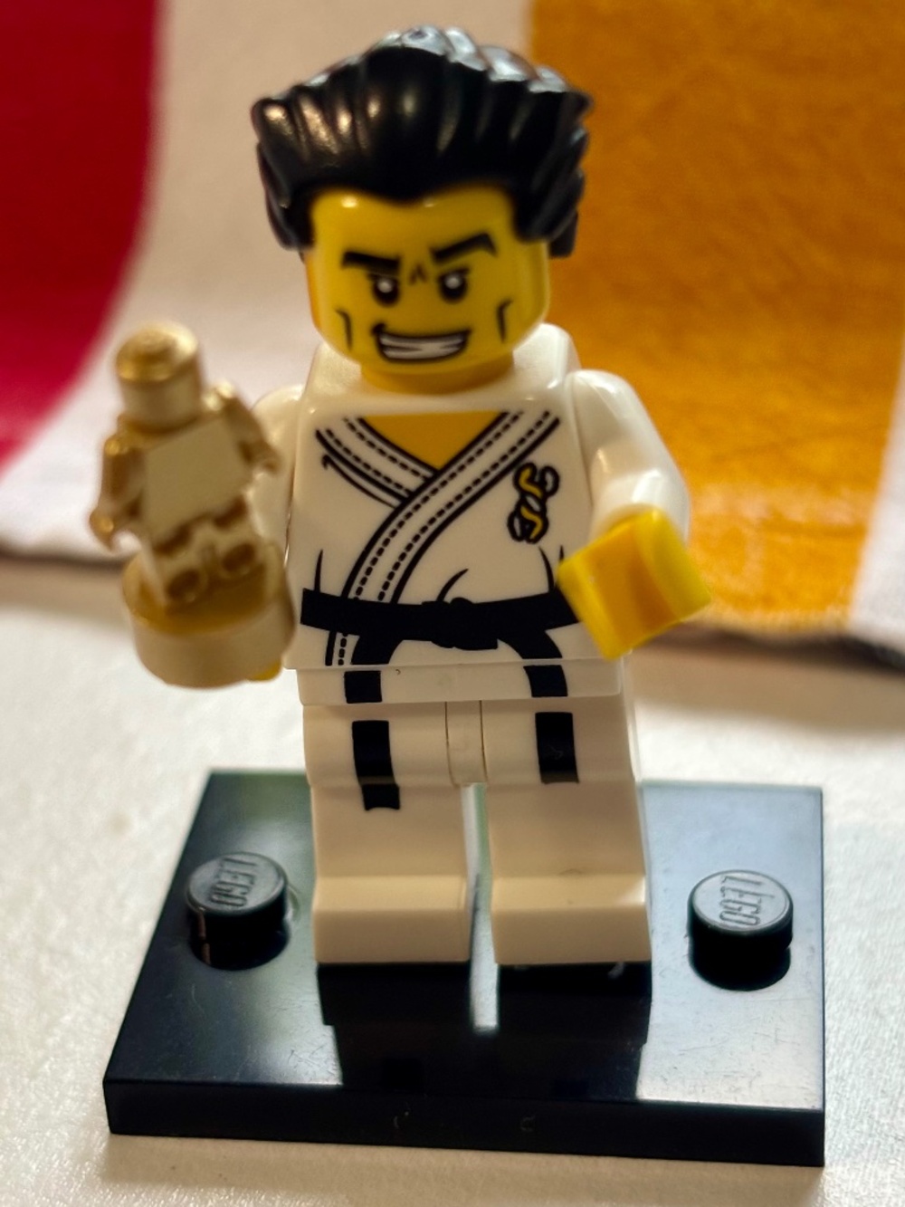 LEGO SERIES 2 "Karate Master"  col02-14 with stand and accessories. LIKE NEW!